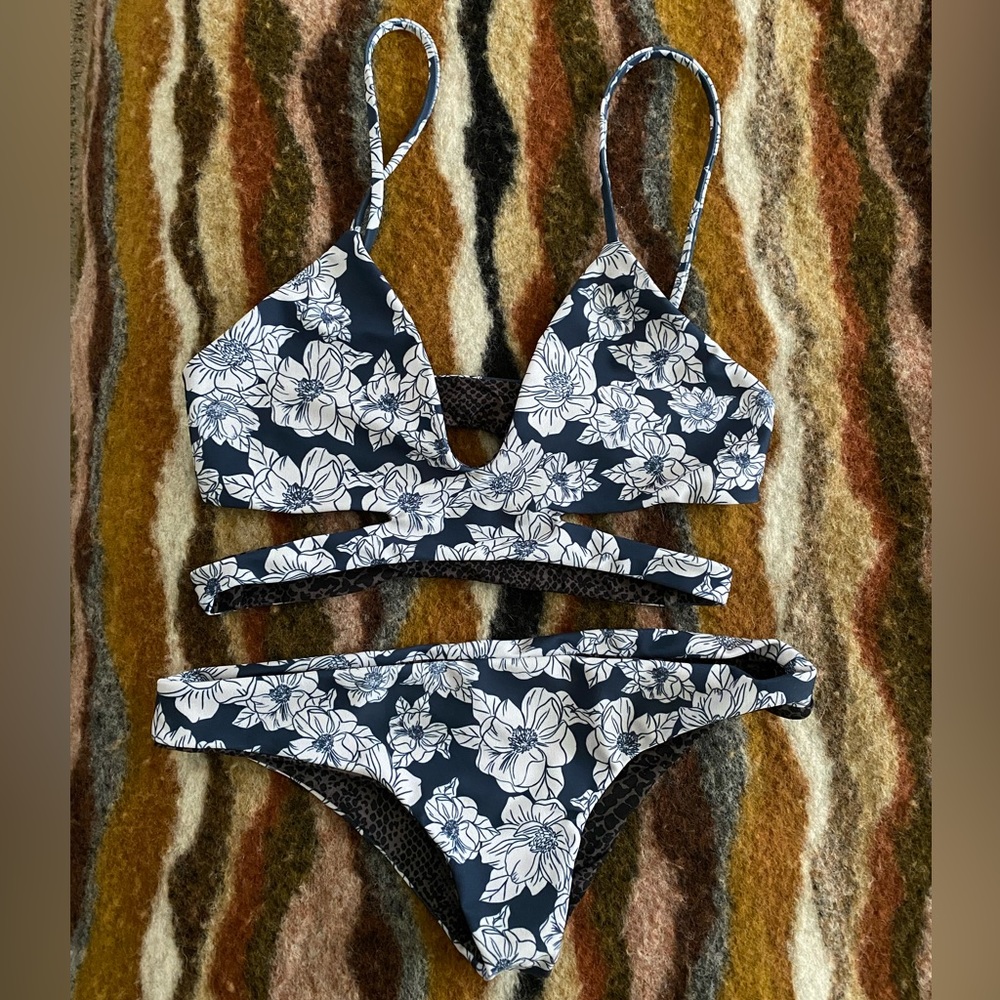 Acacia Blue Magnolia Set